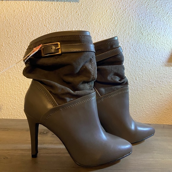 Metaphor gray ankle booties size 6 NWT - Picture 1 of 7